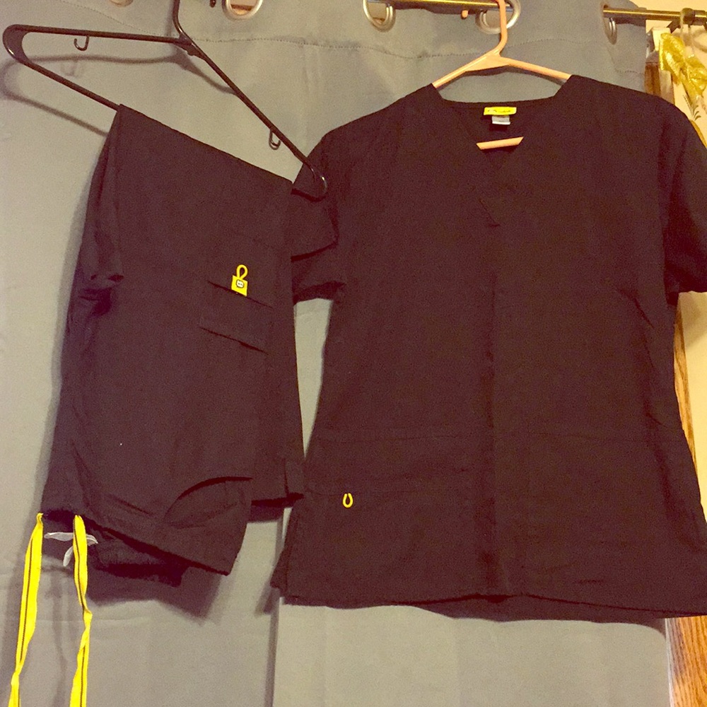 Brand new scrub set!